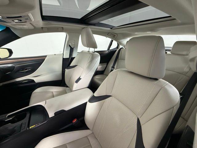 Photo of 2024 Eminent White Pearl Lexus ES 350