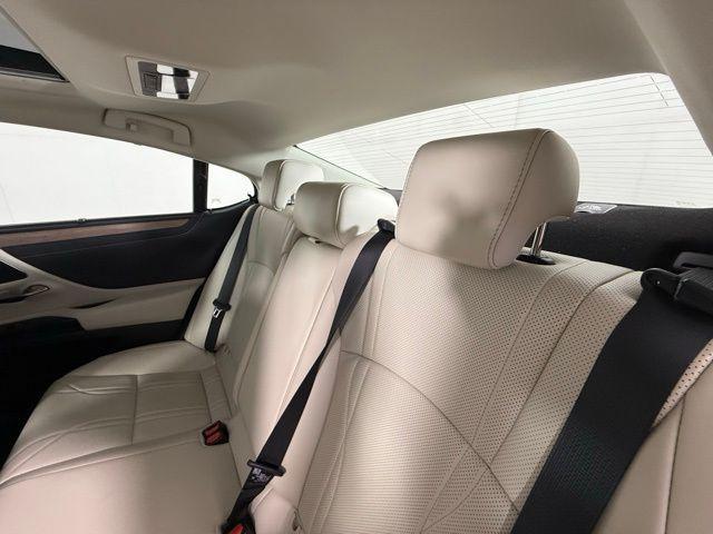 Photo of 2024 Eminent White Pearl Lexus ES 350