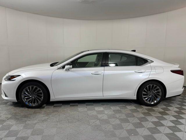 Photo of 2024 Eminent White Pearl Lexus ES 350
