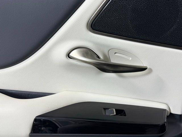 Photo of 2024 Eminent White Pearl Lexus ES 350