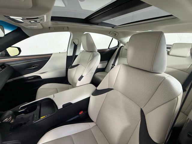 Photo of 2025 Iridium Lexus ES 350