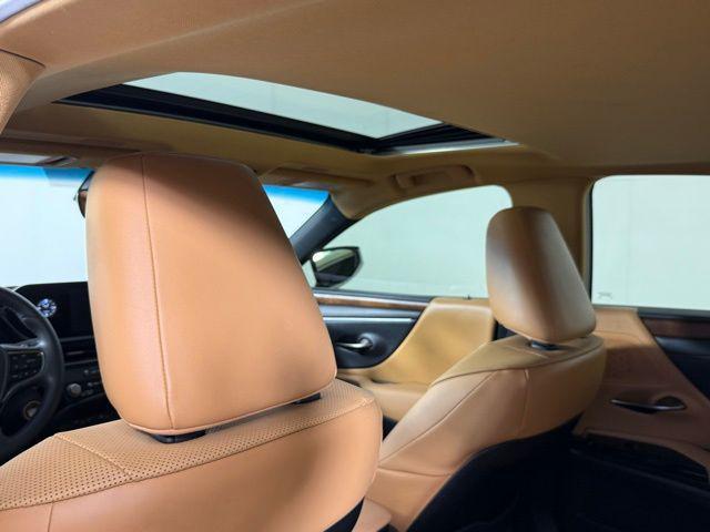 Photo of 2022 Eminent White Pearl Lexus ES 350