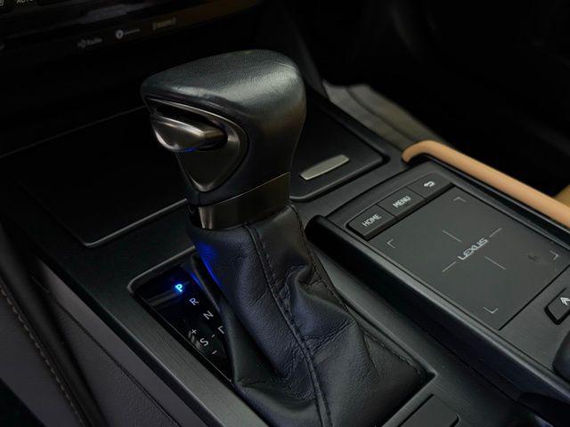 Photo of 2022 Eminent White Pearl Lexus ES 350