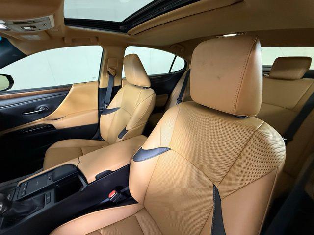 Photo of 2022 Eminent White Pearl Lexus ES 350