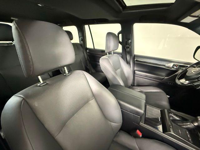 Photo of 2022 Atomic Silver Lexus GX 460