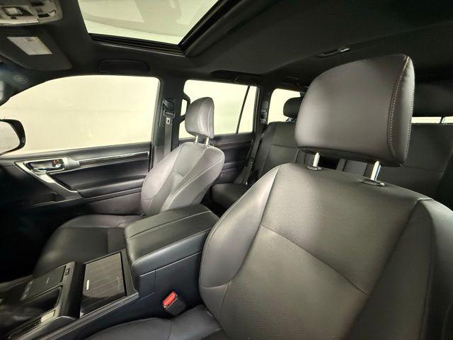 Photo of 2022 Atomic Silver Lexus GX 460