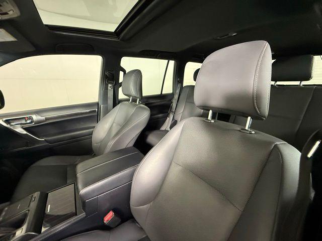 Photo of 2022 Atomic Silver Lexus GX 460
