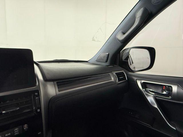 Photo of 2022 Atomic Silver Lexus GX 460