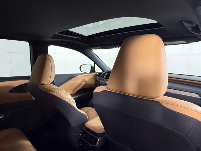 Photo of 2024 Eminent White Pearl Lexus RX 350
