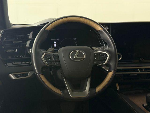 Photo of 2024 Eminent White Pearl Lexus RX 350