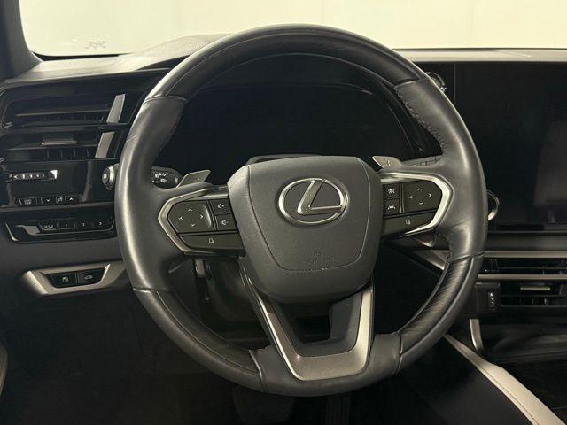 Photo of 2023 Eminent White Pearl Lexus RX 350