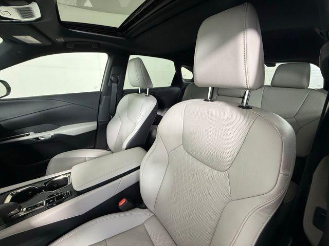 Photo of 2023 Eminent White Pearl Lexus RX 350