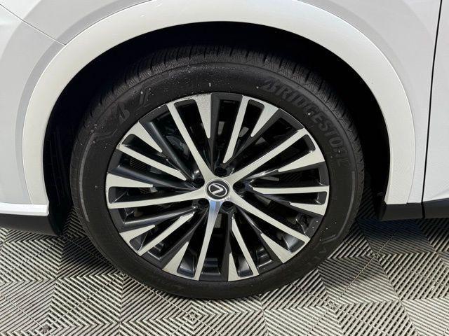 Photo of 2023 Eminent White Pearl Lexus RX 350