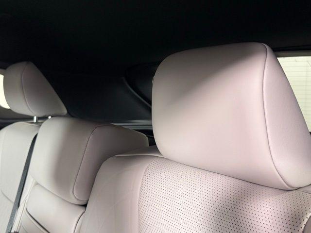 Photo of 2023 Eminent White Pearl Lexus RX 350