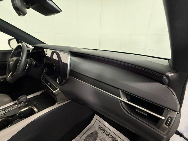 Photo of 2023 Eminent White Pearl Lexus RX 350
