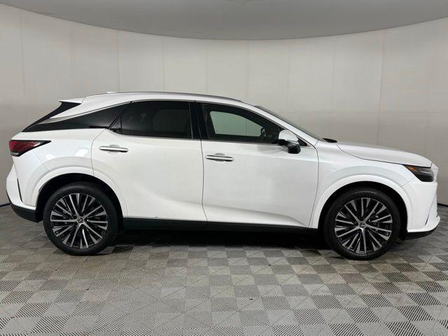 Photo of 2023 Eminent White Pearl Lexus RX 350