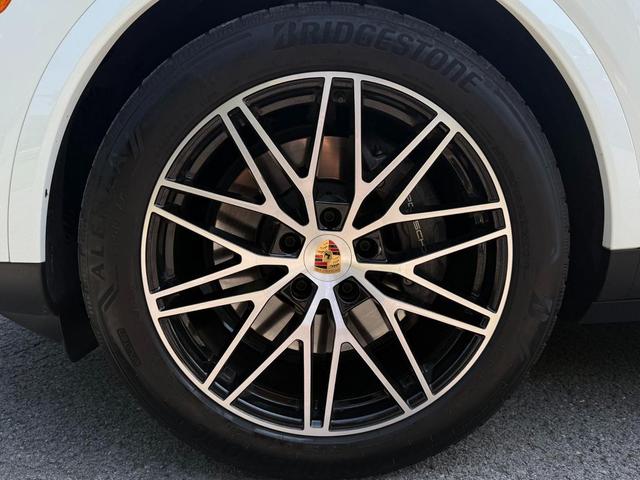 Photo of 2024 White Porsche Cayenne