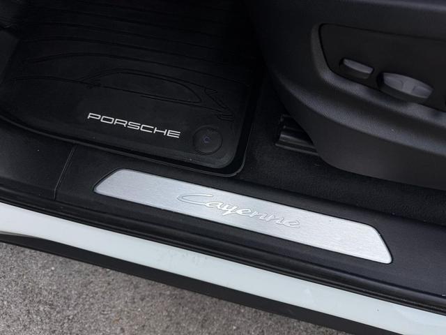 Photo of 2024 White Porsche Cayenne