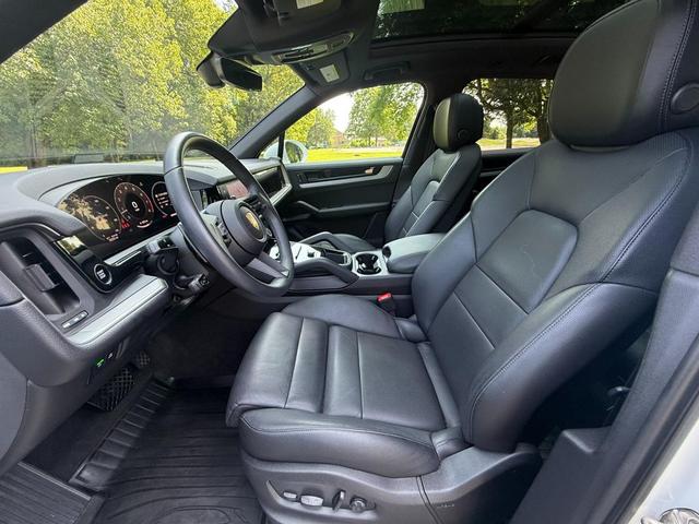 Photo of 2024 White Porsche Cayenne
