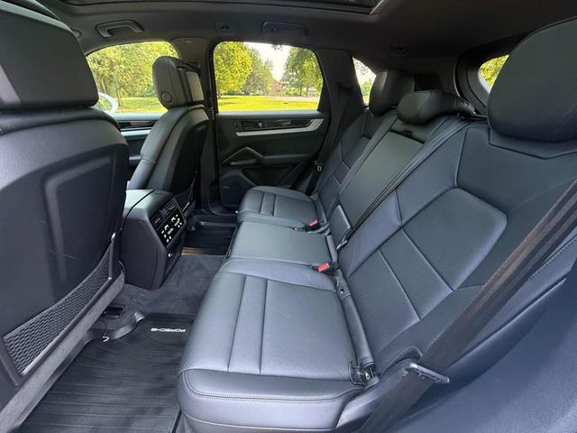 Photo of 2024 White Porsche Cayenne