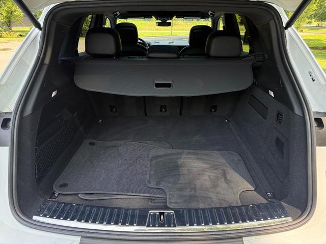 Photo of 2024 White Porsche Cayenne