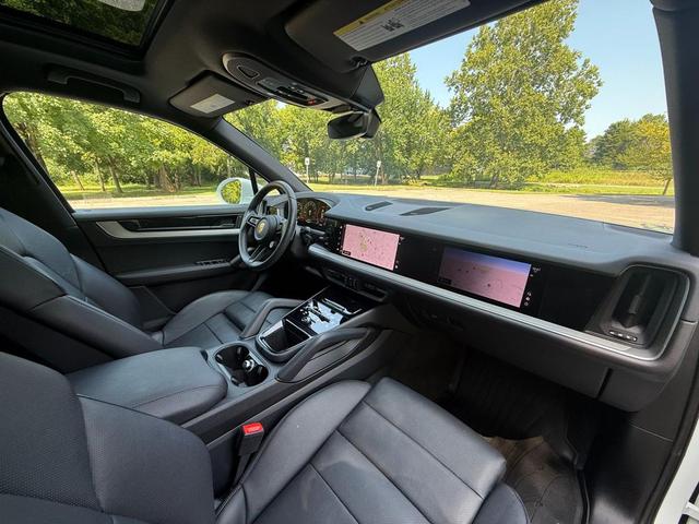 Photo of 2024 White Porsche Cayenne
