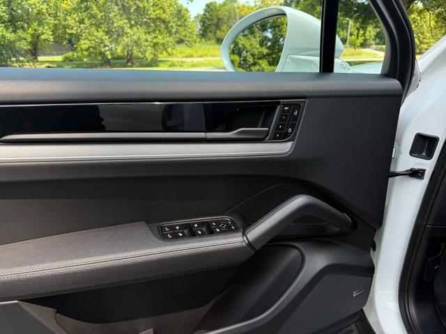 Photo of 2024 White Porsche Cayenne