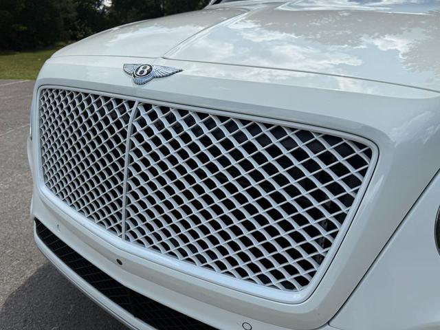 Photo of 2018 White Bentley Bentayga