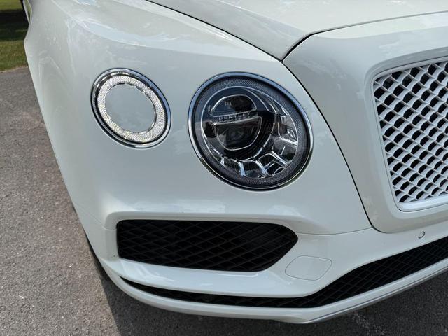 Photo of 2018 White Bentley Bentayga