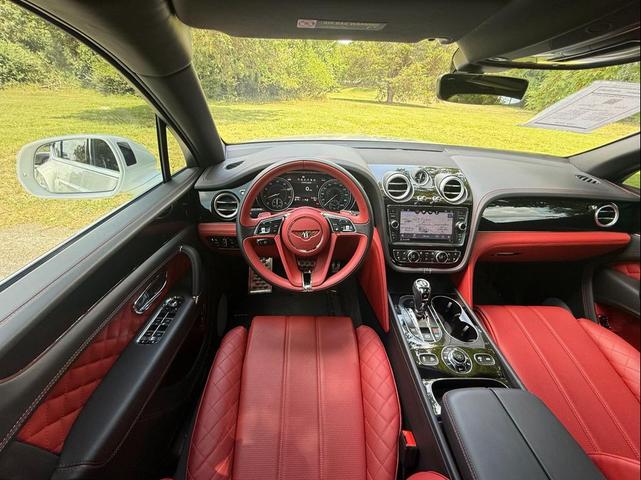 Photo of 2018 White Bentley Bentayga