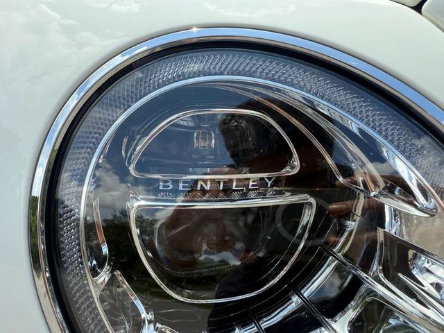 Photo of 2018 White Bentley Bentayga