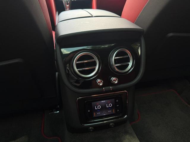 Photo of 2018 White Bentley Bentayga