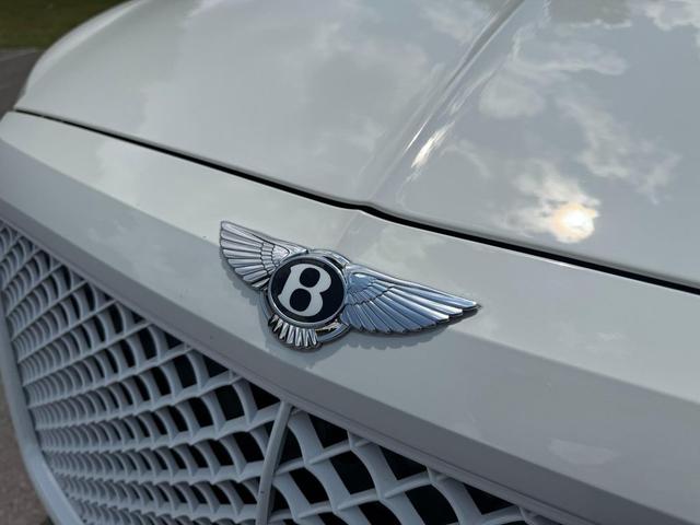 Photo of 2018 White Bentley Bentayga