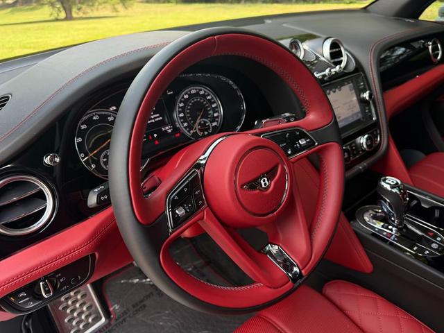 Photo of 2018 White Bentley Bentayga