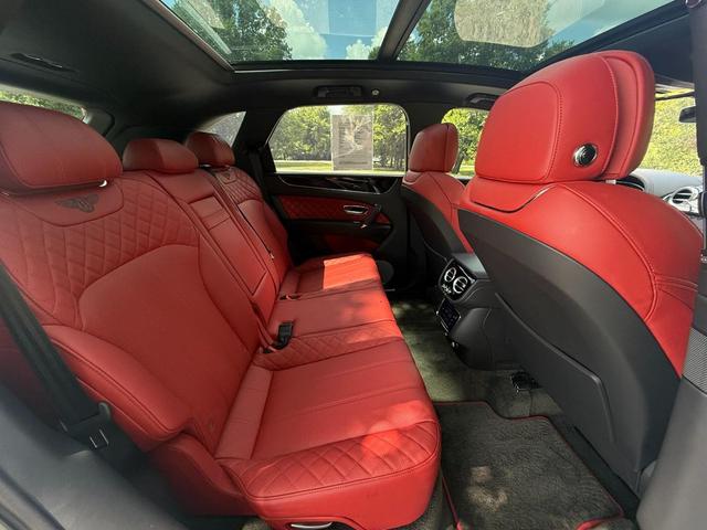 Photo of 2018 White Bentley Bentayga
