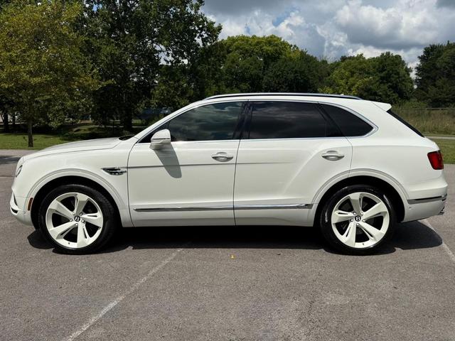 Photo of 2018 White Bentley Bentayga