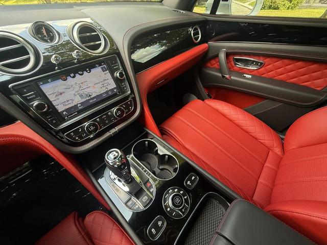 Photo of 2018 White Bentley Bentayga