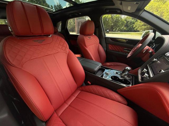 Photo of 2018 White Bentley Bentayga