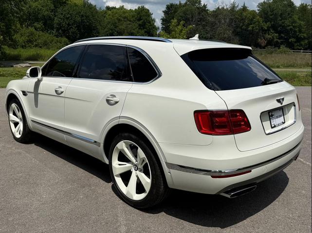 Photo of 2018 White Bentley Bentayga