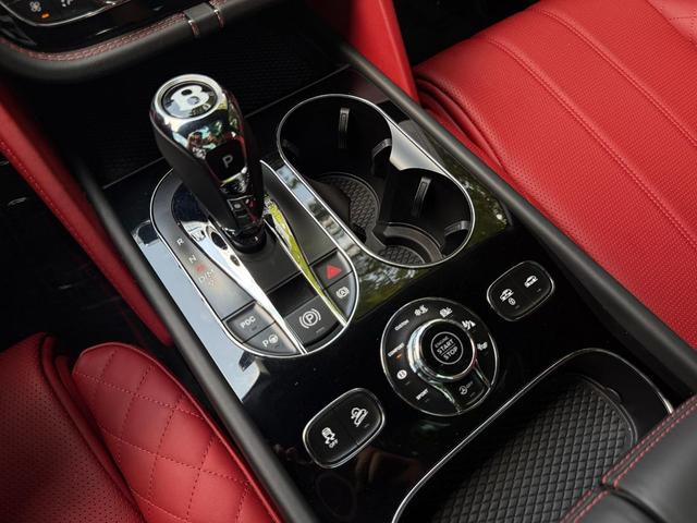 Photo of 2018 White Bentley Bentayga