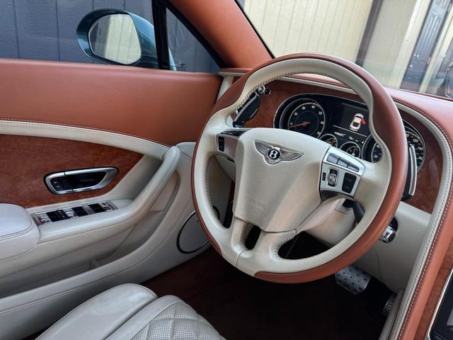 Photo of 2016 Green Bentley Continental GT