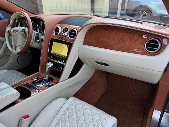 Photo of 2016 Green Bentley Continental GT