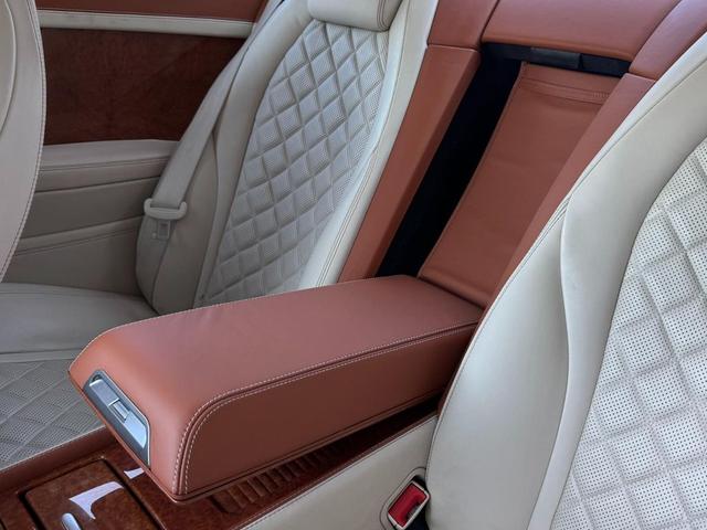 Photo of 2016 Green Bentley Continental GT