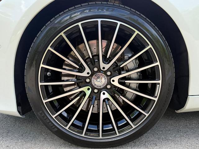 Photo of 2018 designo Diamond White Metallic Mercedes-Benz Maybach S 650