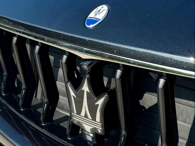 Photo of 2022 Nero Ribelle Metallic Maserati Levante