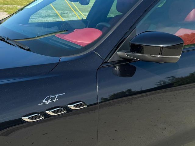 Photo of 2022 Nero Ribelle Metallic Maserati Levante