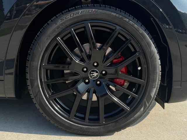 Photo of 2022 Nero Ribelle Metallic Maserati Levante