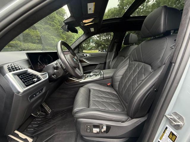 Photo of 2024 Brooklyn Grey Metallic BMW X7