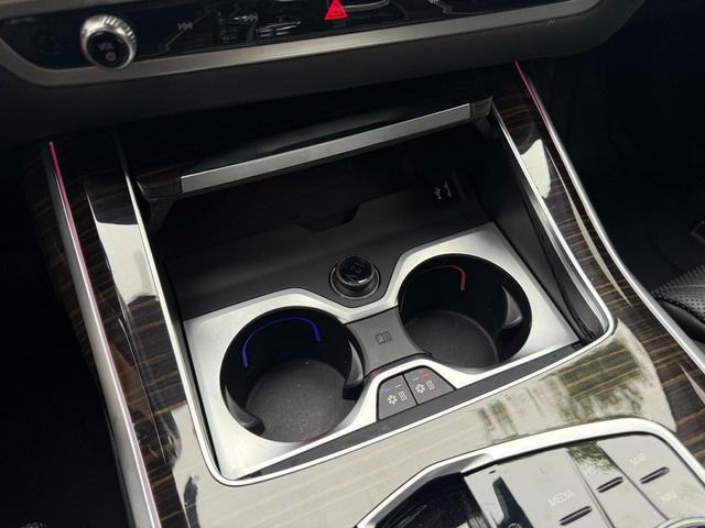 Photo of 2024 Brooklyn Grey Metallic BMW X7