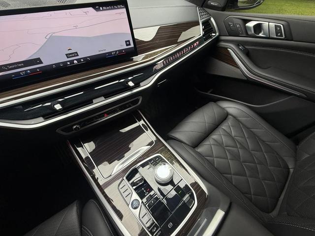 Photo of 2024 Brooklyn Grey Metallic BMW X7
